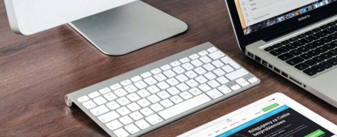 https://www.pexels.com/photo/turned-on-imac-beside-macbook-on-table-39284/ web content