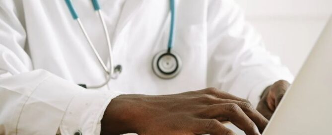 Photo by Ivan Samkov: https://www.pexels.com/photo/a-doctor-typing-on-a-laptop-4989167/ blog benefits
