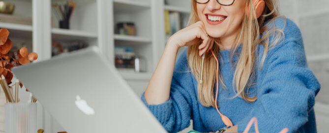URL: https://www.pexels.com/photo/a-woman-wearing-eyeglasses-looking-the-laptop-5908494/